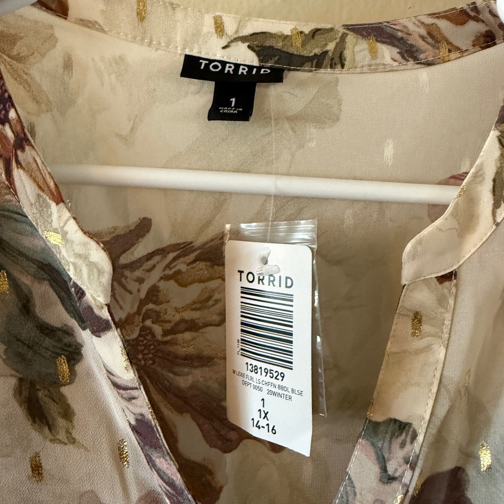 Torrid Floral High Low Tunic Top Sheer Gold Accents Empire Waist NWT 1X Boho - Picture 4 of 5